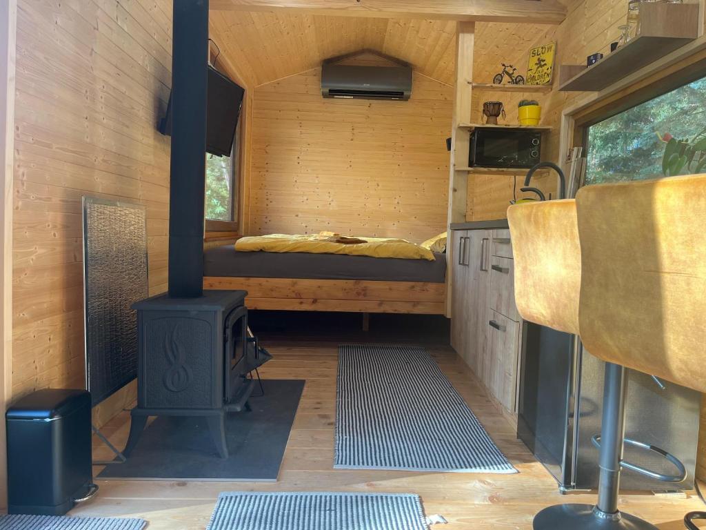 Kuchyň nebo kuchyňský kout v ubytování Glamping - Maringotka u Tobíka
