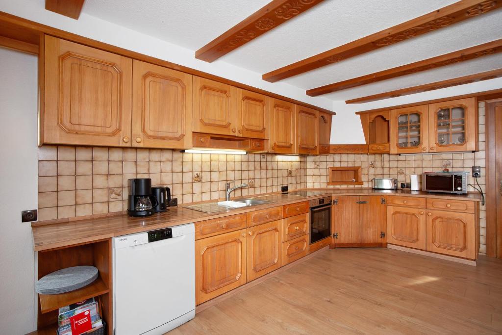 Dapur atau dapur kecil di Ferienhaus Villa Kanisblick