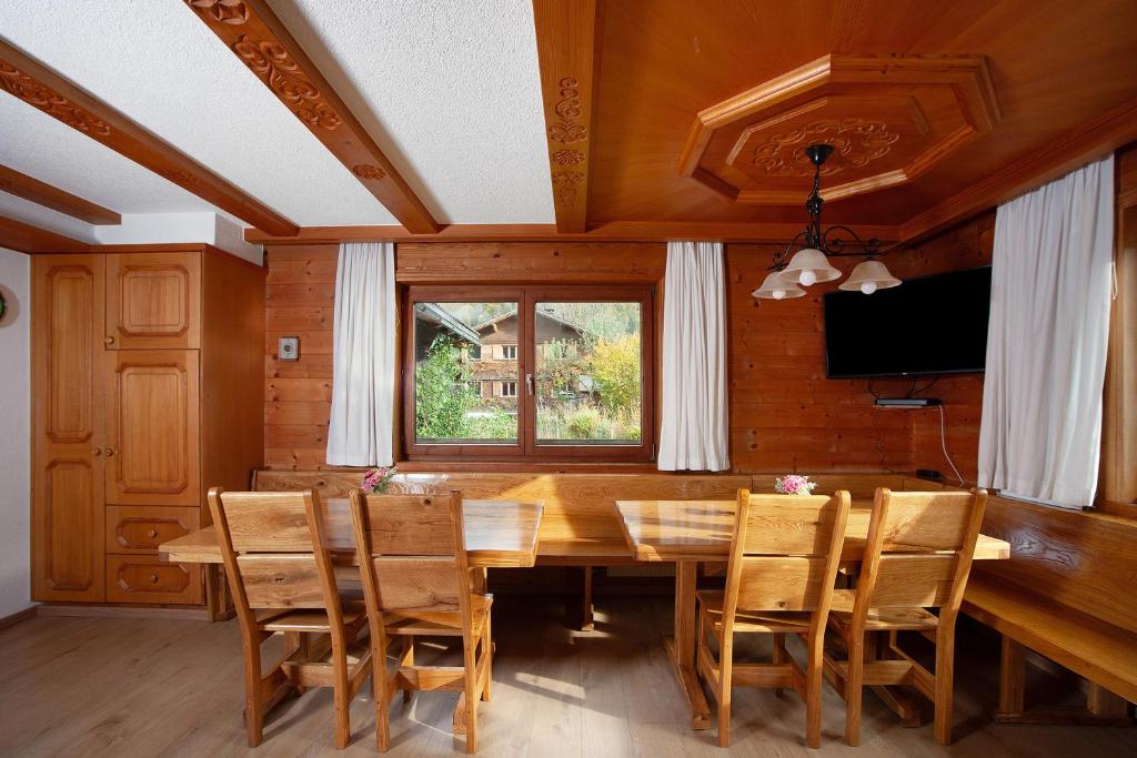 Televisyen dan/atau pusat hiburan di Ferienhaus Villa Kanisblick