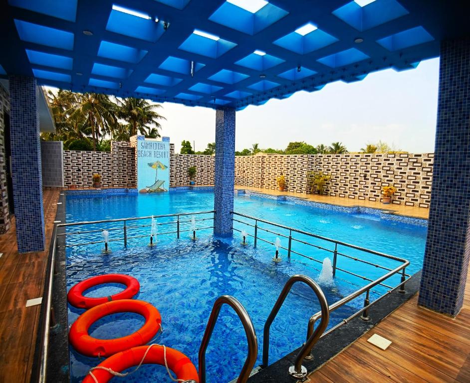 Bazén v ubytování Samriddha Beach Resort nebo v jeho okolí