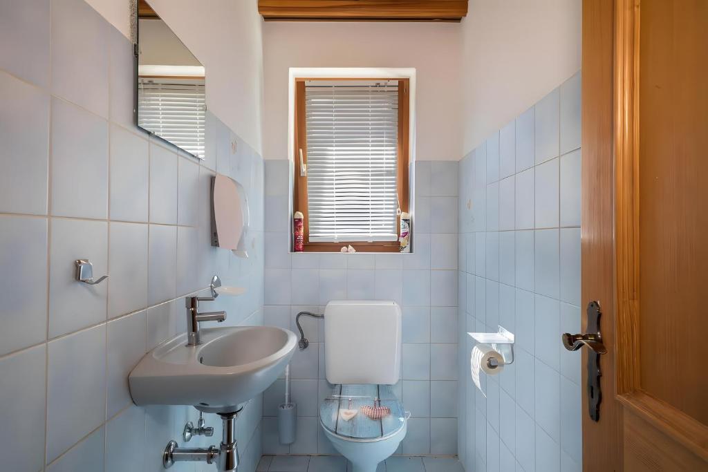 Bilik mandi di Ferienhaus Villa Kanisblick