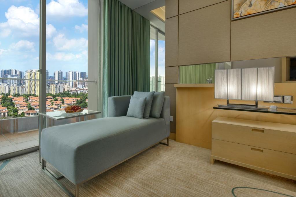 Postel nebo postele na pokoji v ubytování Dongguan Royal Garden Hotel