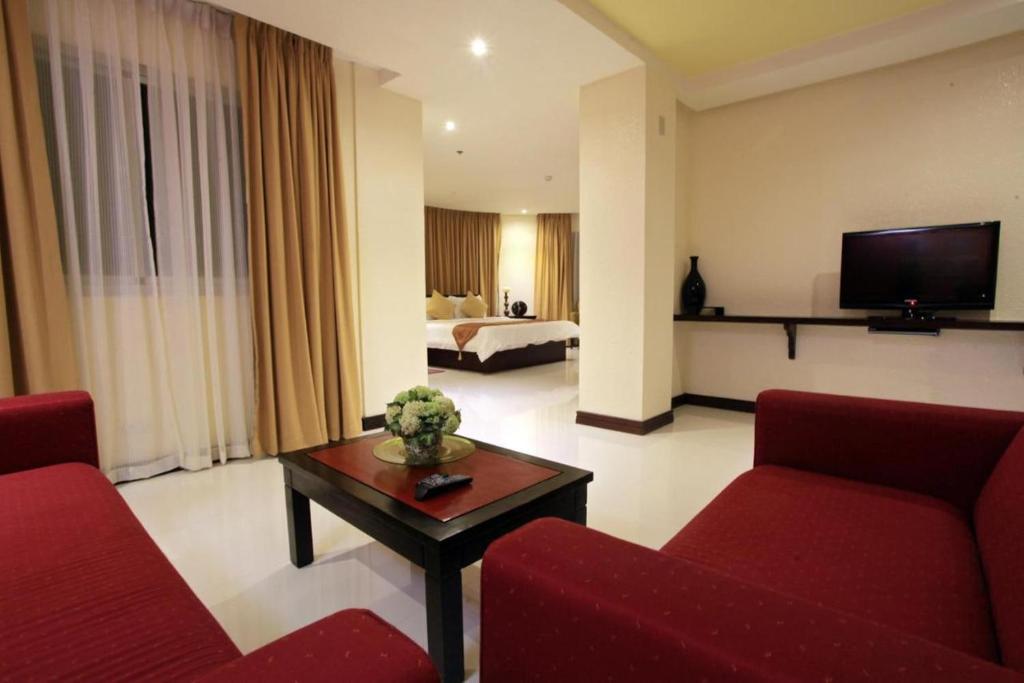 TV a/nebo společenská místnost v ubytování Hotel Centro Puerto Princesa Near Airport