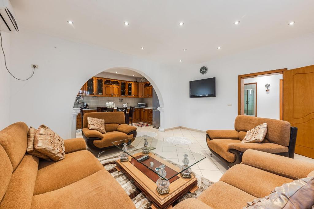 Authentic Lake View Apartment