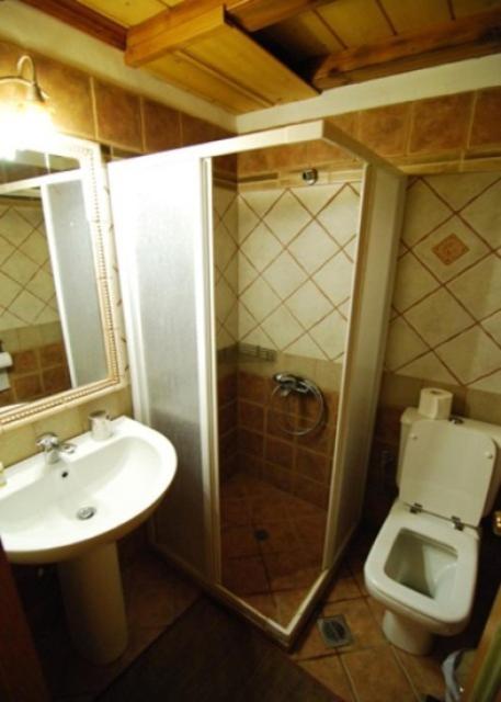 Koupelna v ubytování Lithos