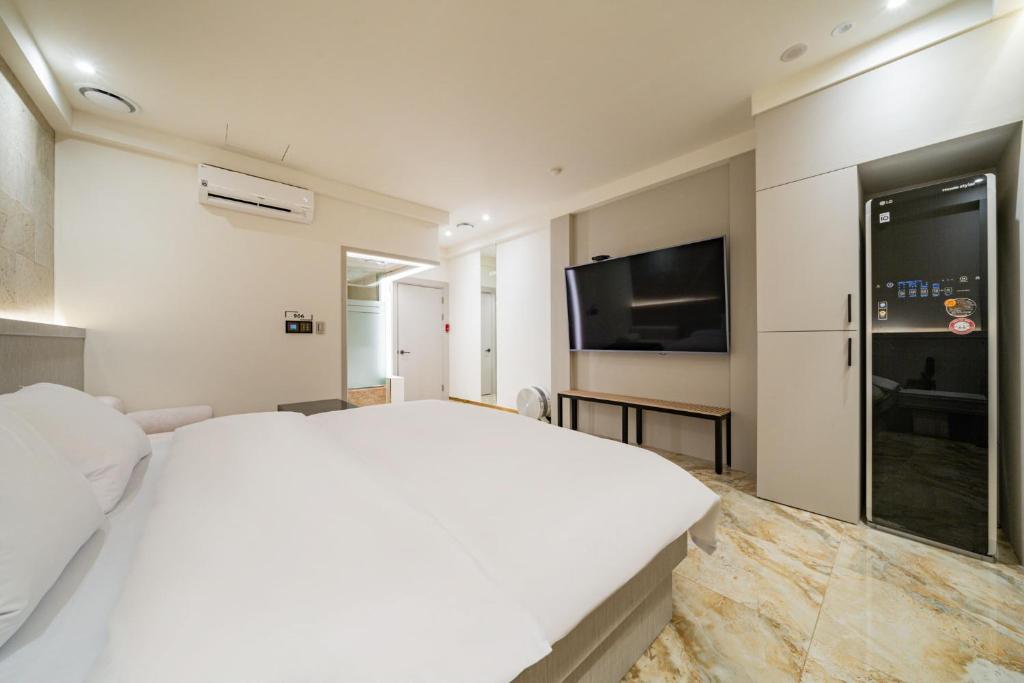 TV a/nebo společenská místnost v ubytování Hotel THE ART UIWANG