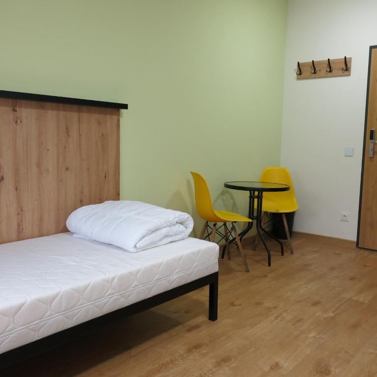 Postel nebo postele na pokoji v ubytování FOKA Hostel