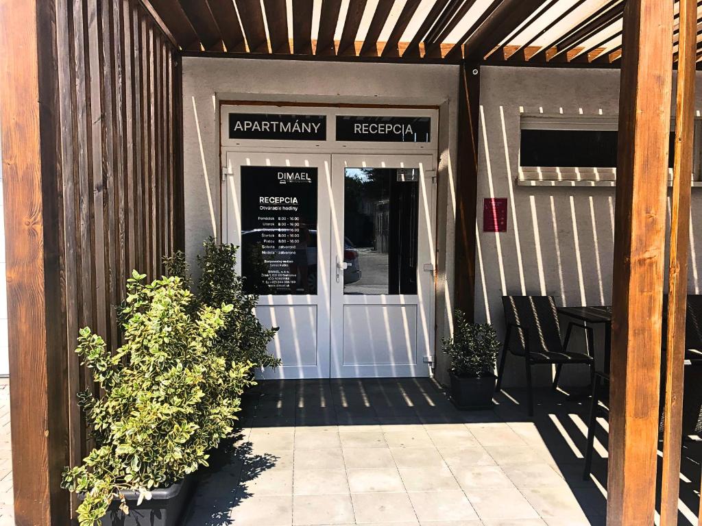 Dimael Hostel & Apartments