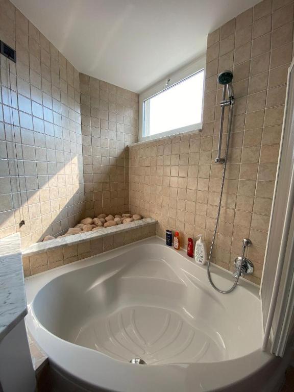 Koupelna v ubytování Penthouse with Big Terrace in Residence with Pool