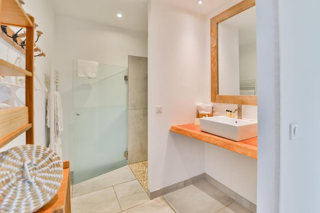Lodge Sainte Helene Adult only - King Room - Disability Access