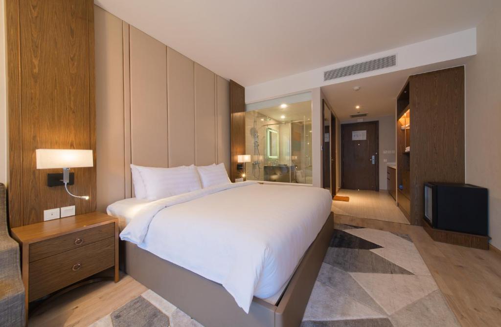 Moonlight Bay Panorama Condotel Ocean View - King Studio