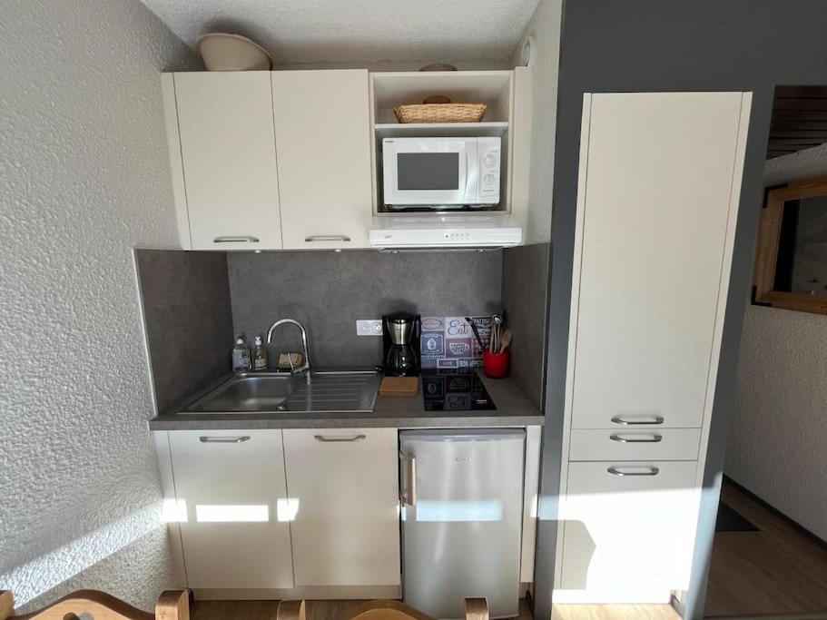 Cuisine ou kitchenette dans l'établissement Beau 6 places au pied des pistes