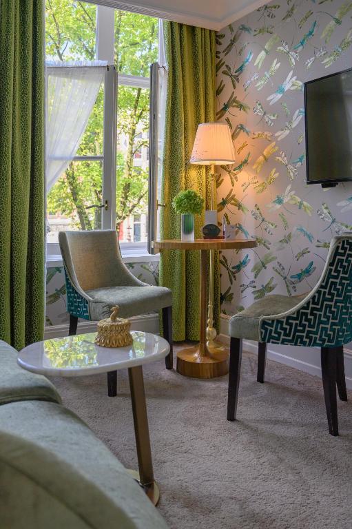 TV a/nebo společenská místnost v ubytování Hotel Estheréa