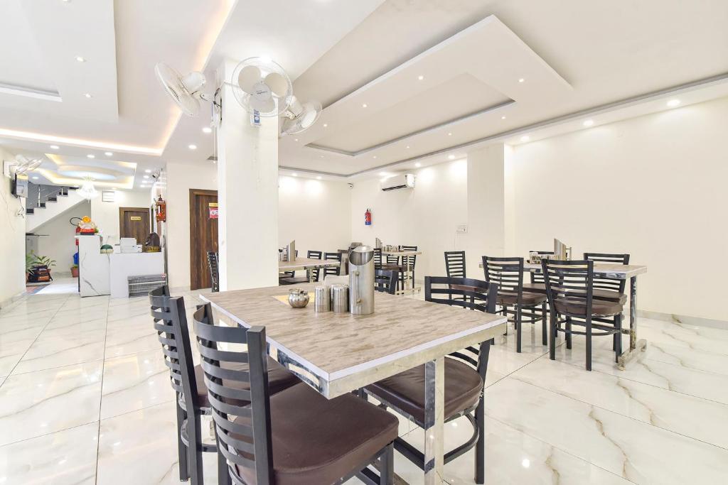 Posezení v ubytování FabHotel Dev Palace