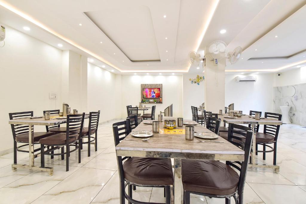 Restaurace v ubytování FabHotel Dev Palace