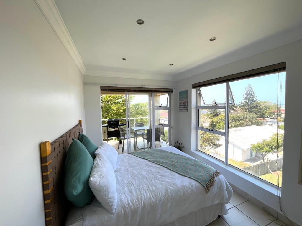 Postel nebo postele na pokoji v ubytování The JBay Oasis