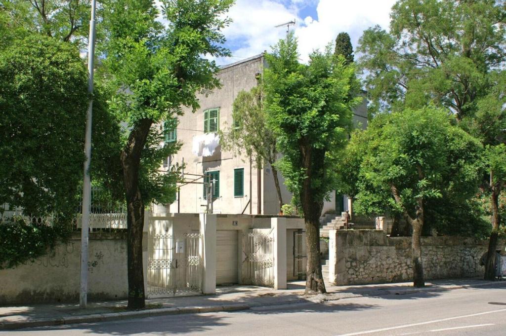 Budova, v ktorej sa apartmán nachádza