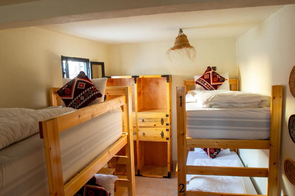 Postel nebo postele na pokoji v ubytování Anza surfhouse