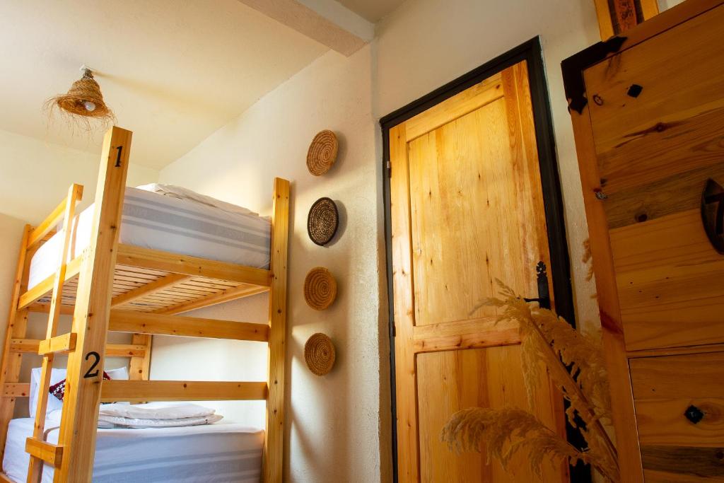 Postel nebo postele na pokoji v ubytování Anza surfhouse