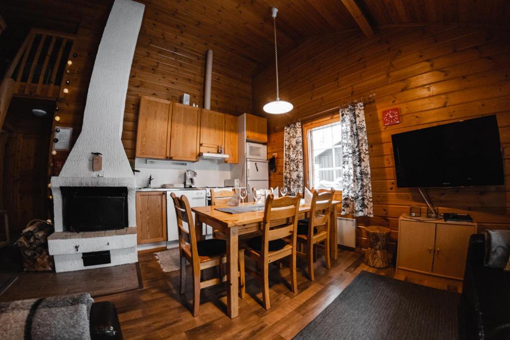 TV a/nebo společenská místnost v ubytování Hotel Ylläsrinne