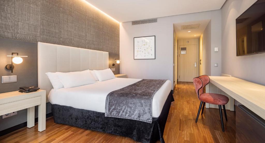 Ilunion Alcalá Norte - Double Room With Extra Bed (3 Adults)