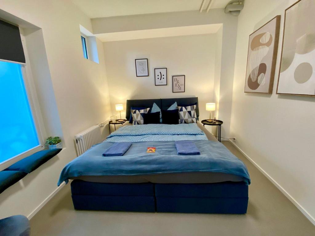 Postel nebo postele na pokoji v ubytování 120m2 modern 3-Bedroom Loft in Zürich