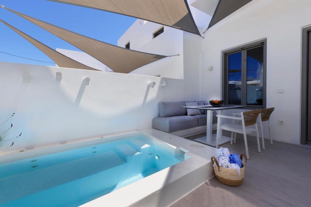 Piscina di Vivant Naousa Residence 1 o nelle vicinanze