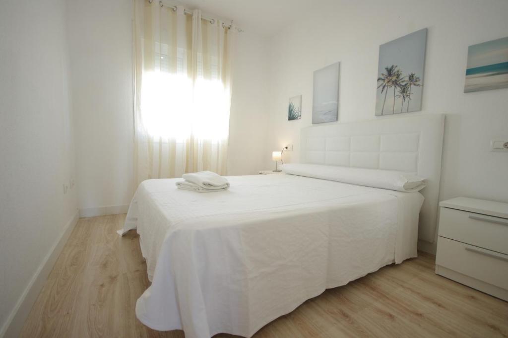 Postel nebo postele na pokoji v ubytování Livingtarifa Apartamento Guacamayo