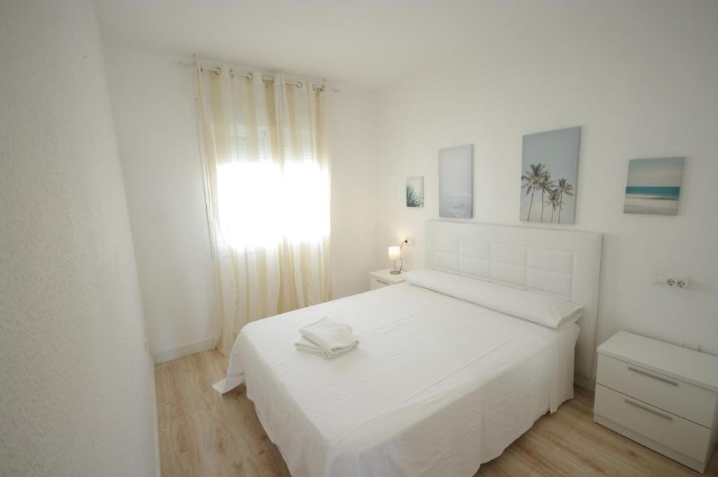 Postel nebo postele na pokoji v ubytování Livingtarifa Apartamento Guacamayo