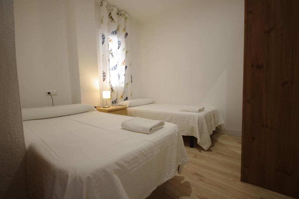 Postel nebo postele na pokoji v ubytování Livingtarifa Apartamento Guacamayo