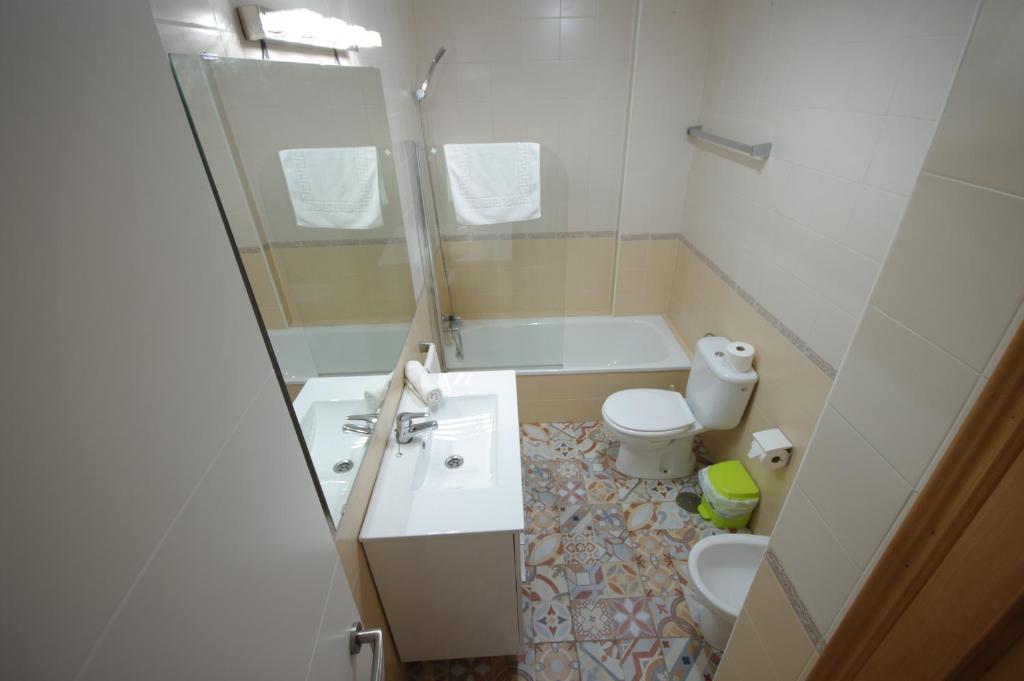 Koupelna v ubytování Livingtarifa Apartamento Guacamayo