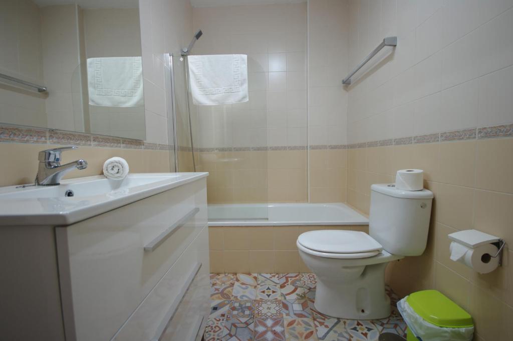 Koupelna v ubytování Livingtarifa Apartamento Guacamayo