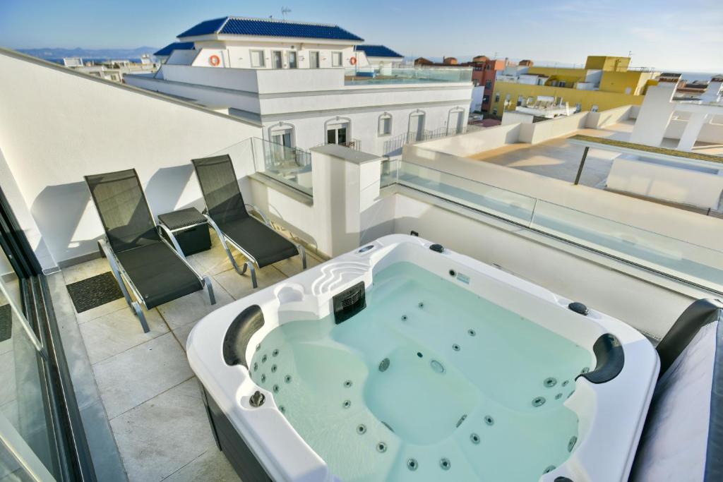 Hồ bơi trong/gần Livingtarifa Atico Africa View II