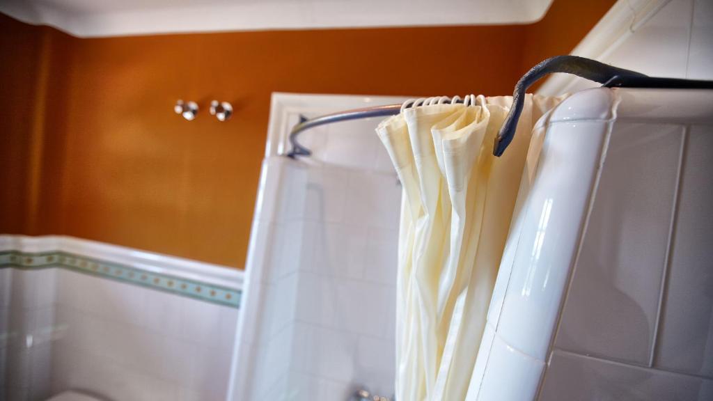 Koupelna v ubytování Hotel Ibarra Zalla