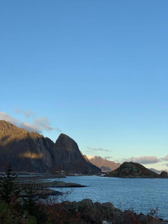 House by the sea Reine, Lofoten - Maison De Trois Chambres