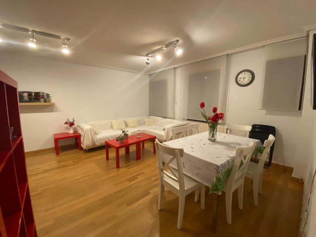 Apartamentos Alfonso XIII - Apartamento De Tres Habitaciones