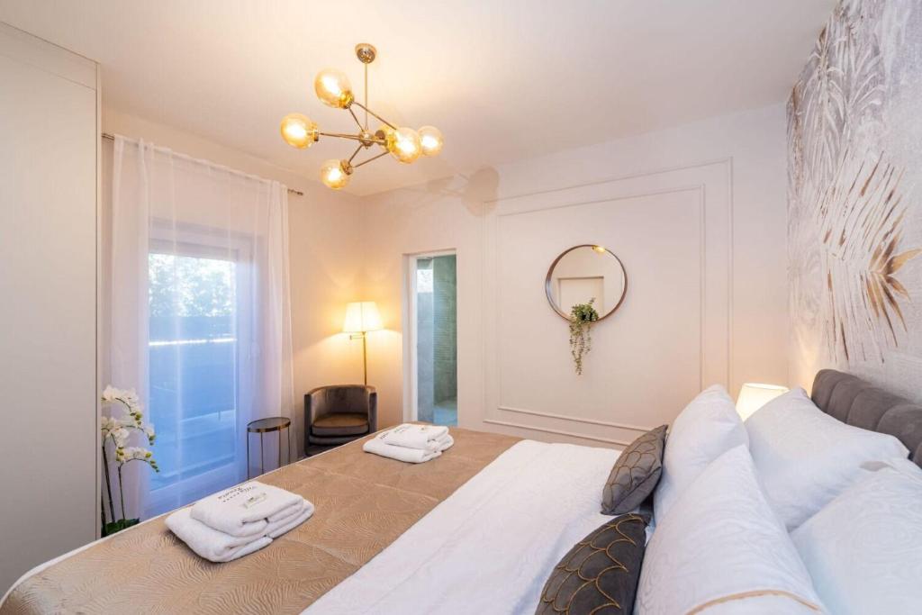 Posteľ alebo postele v izbe v ubytovaní House Luxury Villa with pool