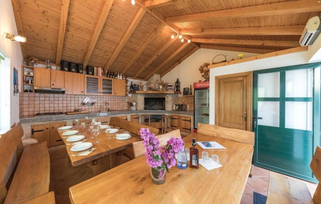 Kuchyňa alebo kuchynka v ubytovaní House Rafaeli