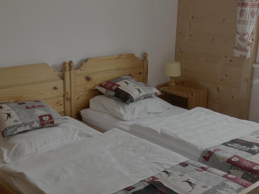 Postel nebo postele na pokoji v ubytování Hotel Le Chaudron Ski In Ski Out