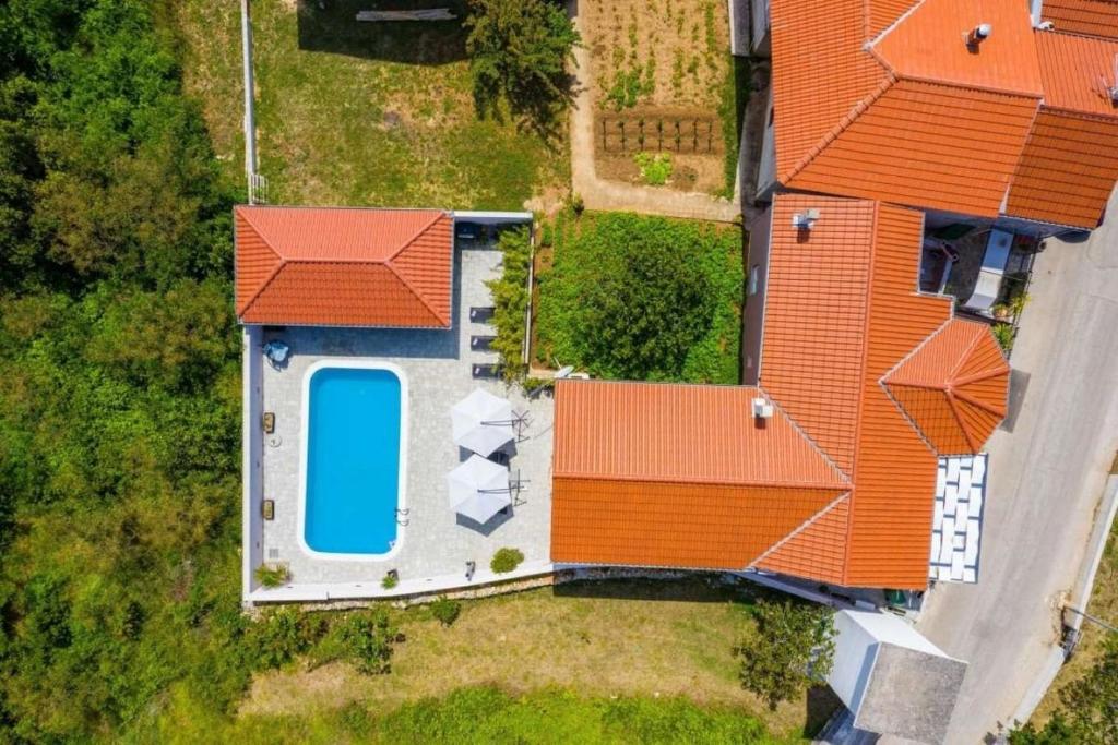 Bazén v ubytovaní House Luxury Villa with pool alebo v jeho blízkosti