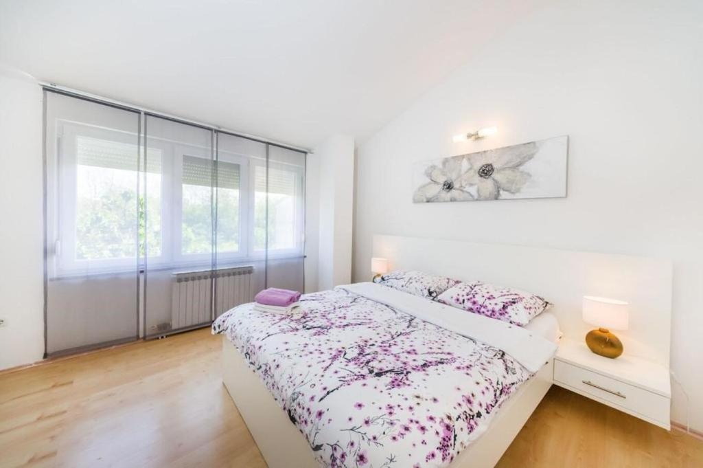 Posteľ alebo postele v izbe v ubytovaní House Luxury Villa with pool