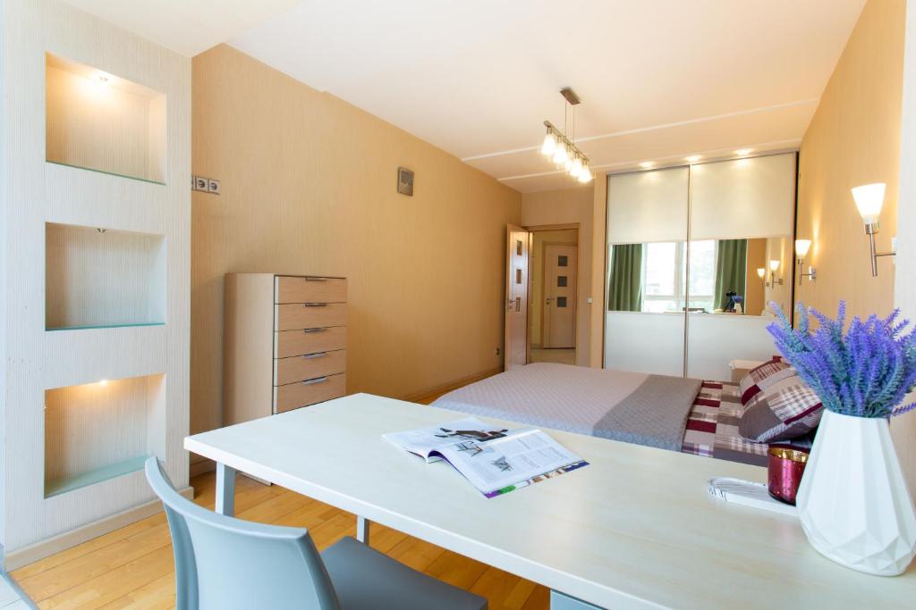 Royal Apartment on Pushkinskaya - Deluxe с одной спальней с City View