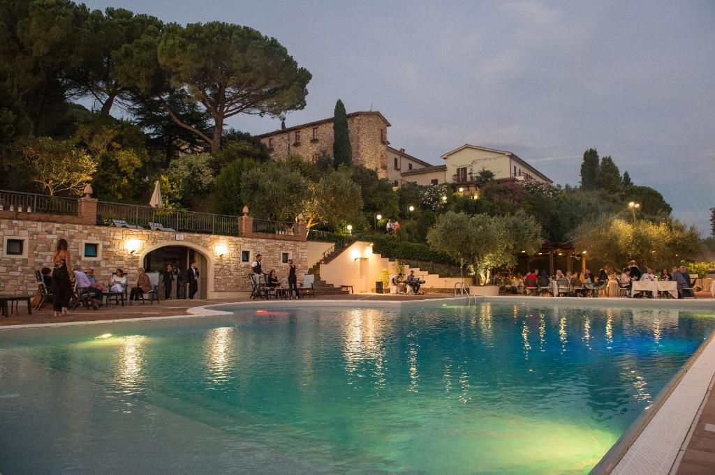 Bazén v ubytování Hotel Bramante nebo v jeho okolí