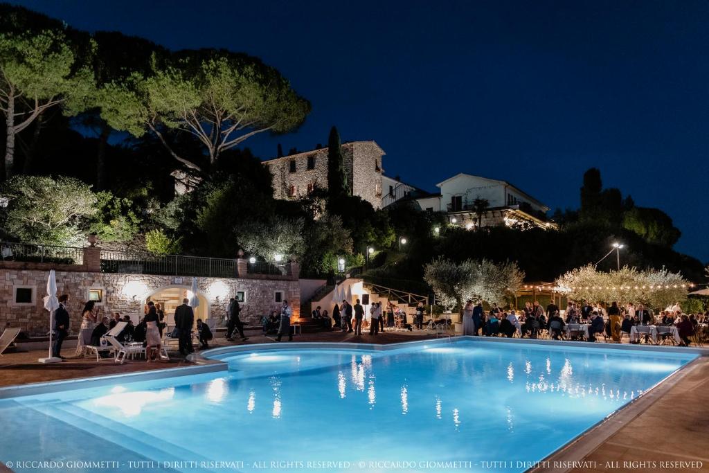 Bazén v ubytování Hotel Bramante nebo v jeho okolí