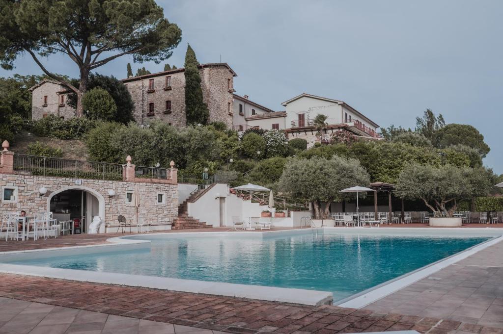 Bazén v ubytování Hotel Bramante nebo v jeho okolí