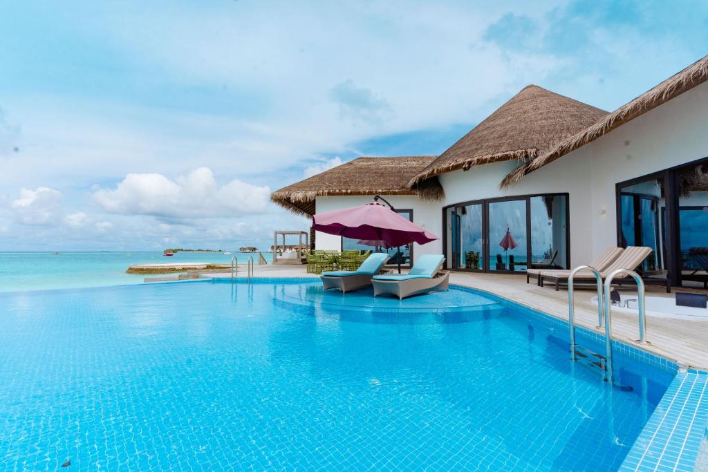 Bazén v ubytování NOOE Maldives Kunaavashi - Stay 5 nights or more and get Free Speed Boat Transfers - And the Offer valid till 25th August 2025 and Stay Period till 30th September nebo v jeho okolí