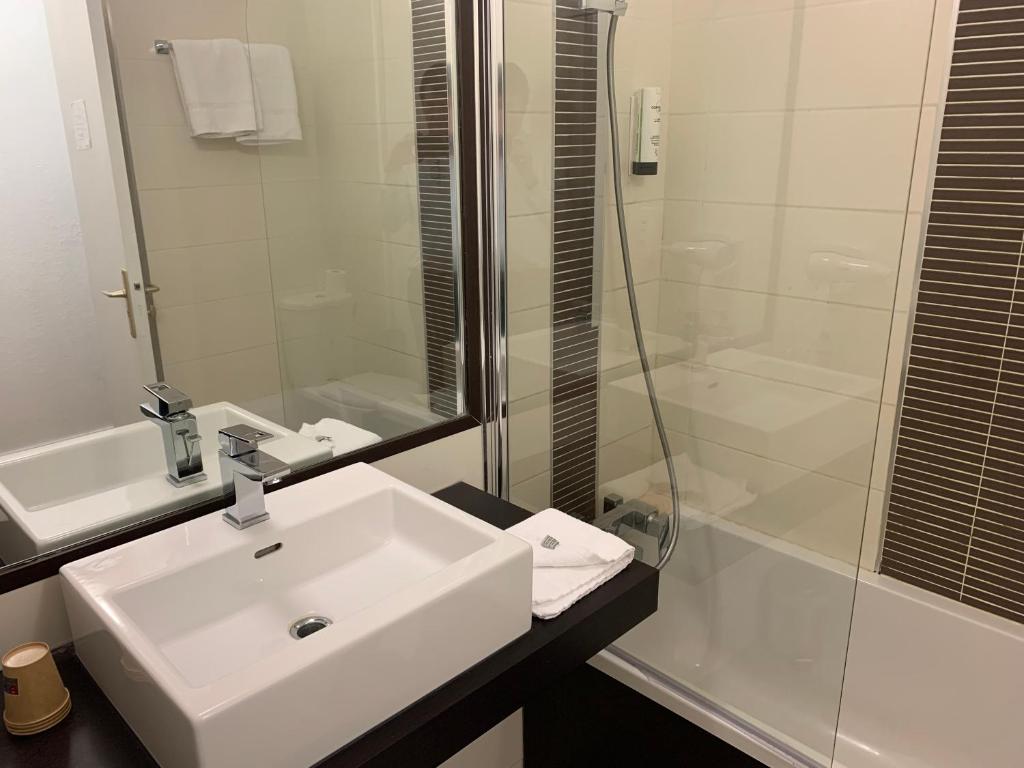 Contact Hôtel des États-Unis - Resim 31