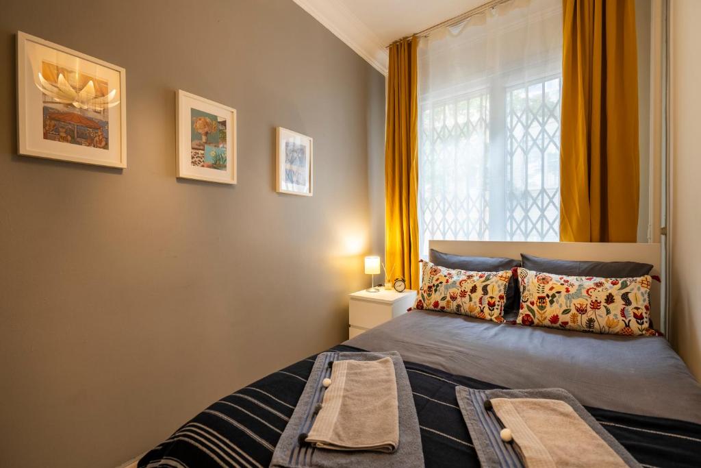 Postel nebo postele na pokoji v ubytování sevim suites Nişantaşı Center