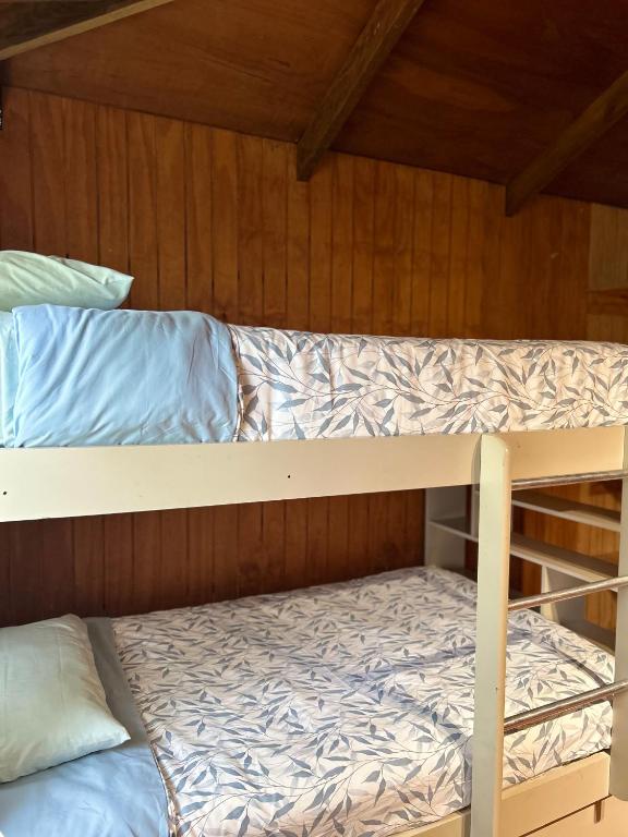 Cama o camas de una habitación en Cabañas Mahatua