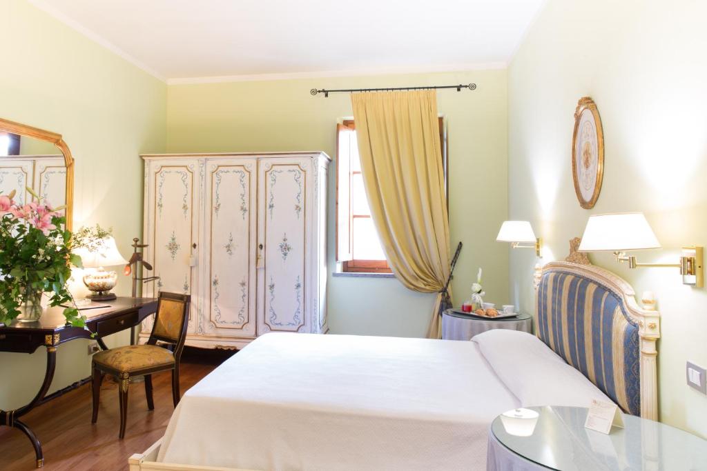 Postel nebo postele na pokoji v ubytování Hotel Bramante